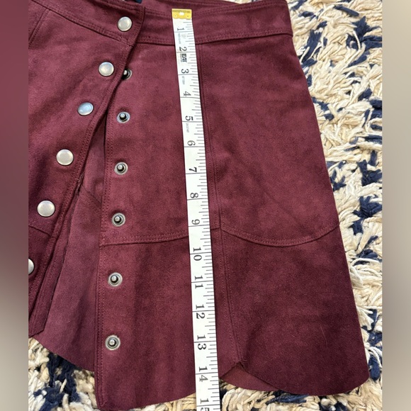 American Eagle Outfitters Burgundy Button-Front Suede Skirt- size 2 - Picture 3 of 7